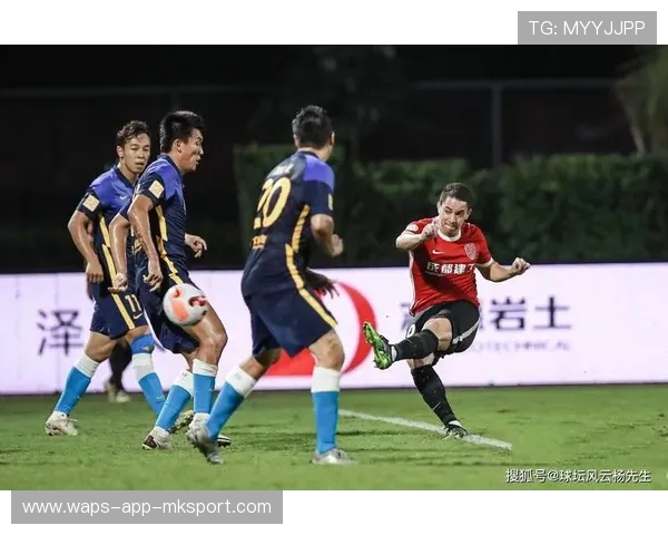 成都蓉城一脚挑传让禁区完全失衡